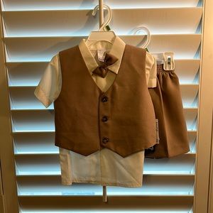 Toddler boys 4T khaki vest bow tie and shorts ring bearer Easter suit brand new